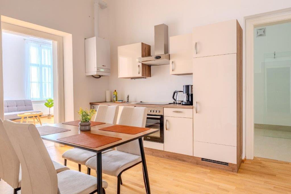 Deluxe Apartments Near The Center Krems an der Donau Exterior photo