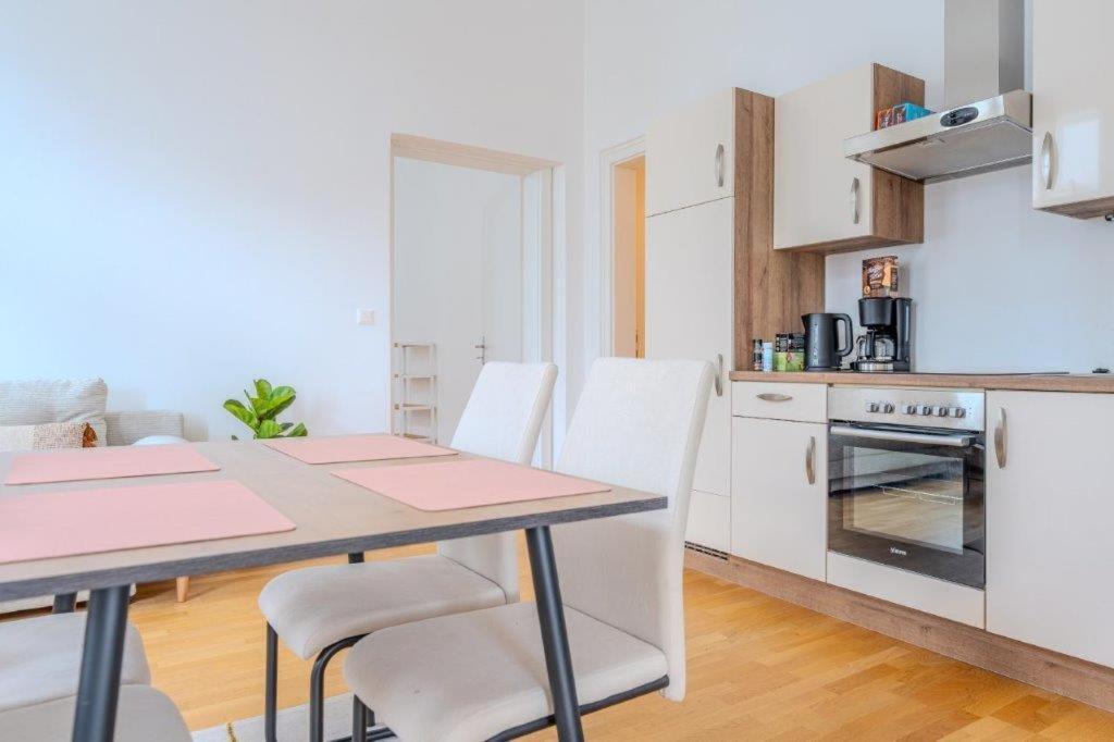 Deluxe Apartments Near The Center Krems an der Donau Exterior photo